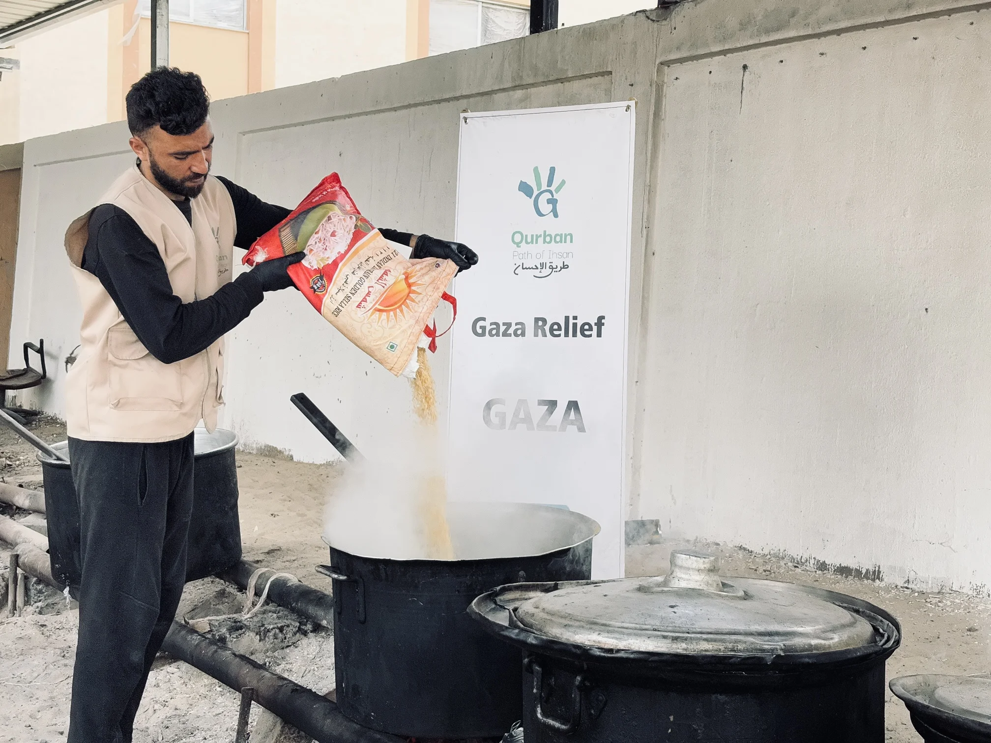 وجبات طعام ضمن حملة إغاثة غزة