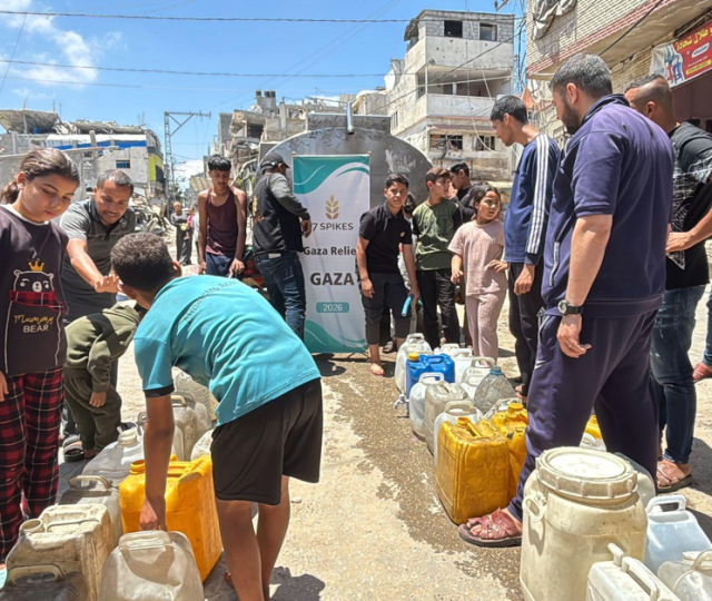 Water distribution to displaced people